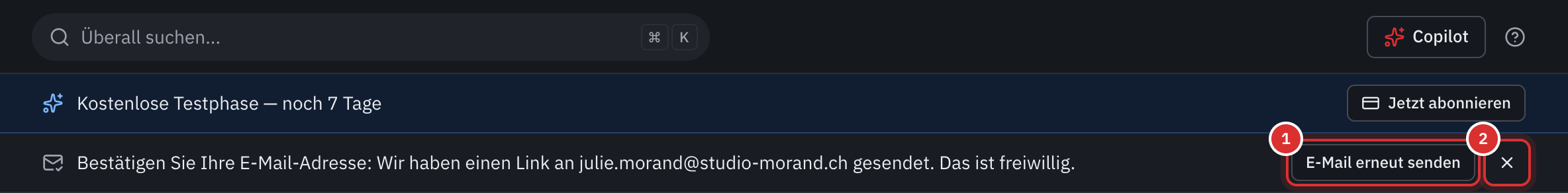 Unter der oberen Leiste und dem Banner der kostenlosen Testphase der Hinweis Bestätigen Sie Ihre E-Mail-Adresse: Wir haben einen Link an julie.morand@studio-morand.ch gesendet. Das ist freiwillig., mit der Schaltfläche E-Mail erneut senden und dem Kreuz.