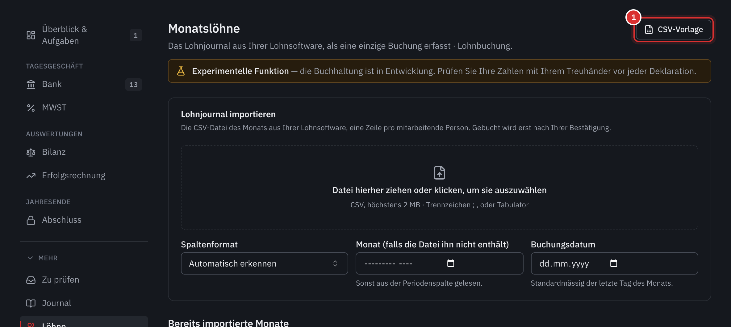 Die Seite Monatslöhne der Buchhaltung: das Feld zum Ablegen des Journals, das Spaltenformat, der Monat und das Buchungsdatum.