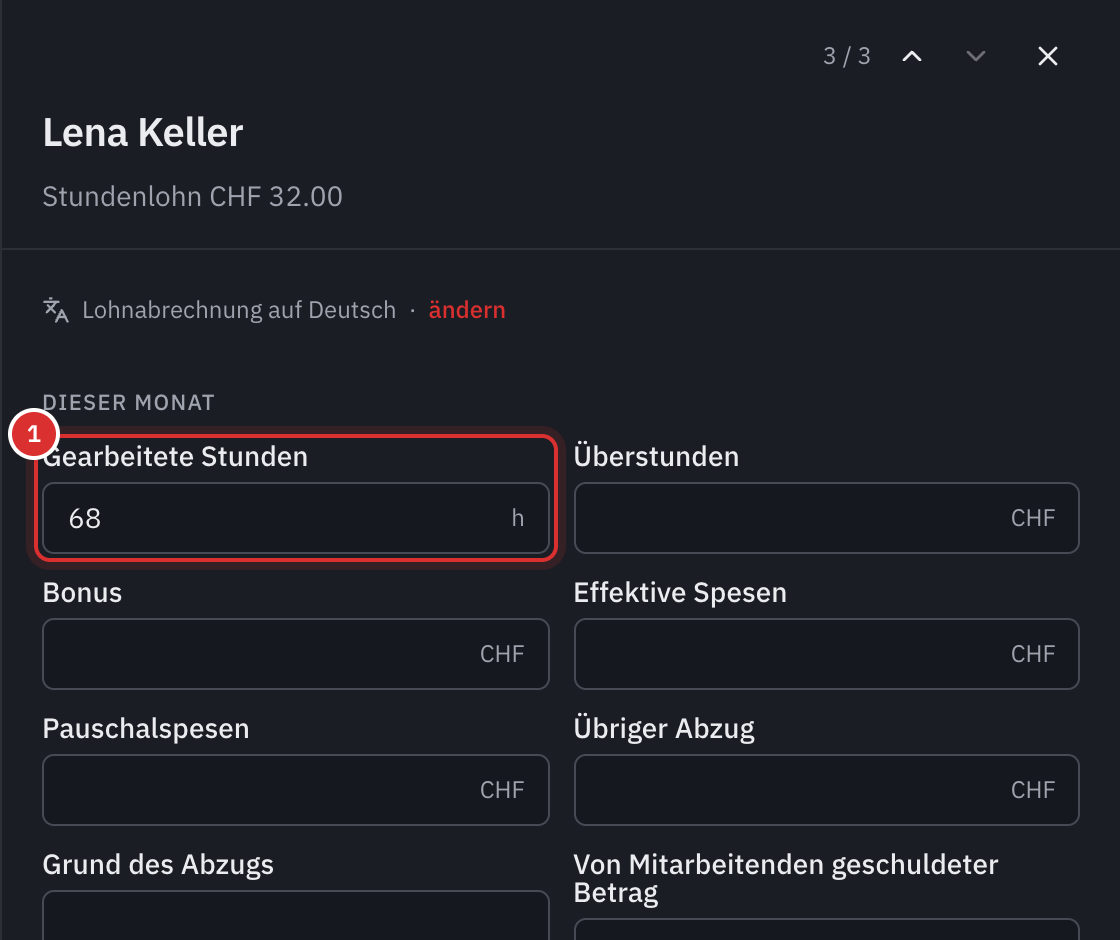 Die Abrechnung einer Mitarbeiterin im Stundenlohn: die Eingaben des Monats mit 68 gearbeiteten Stunden, ihre Prüfungen und ihre Lohnabrechnung.