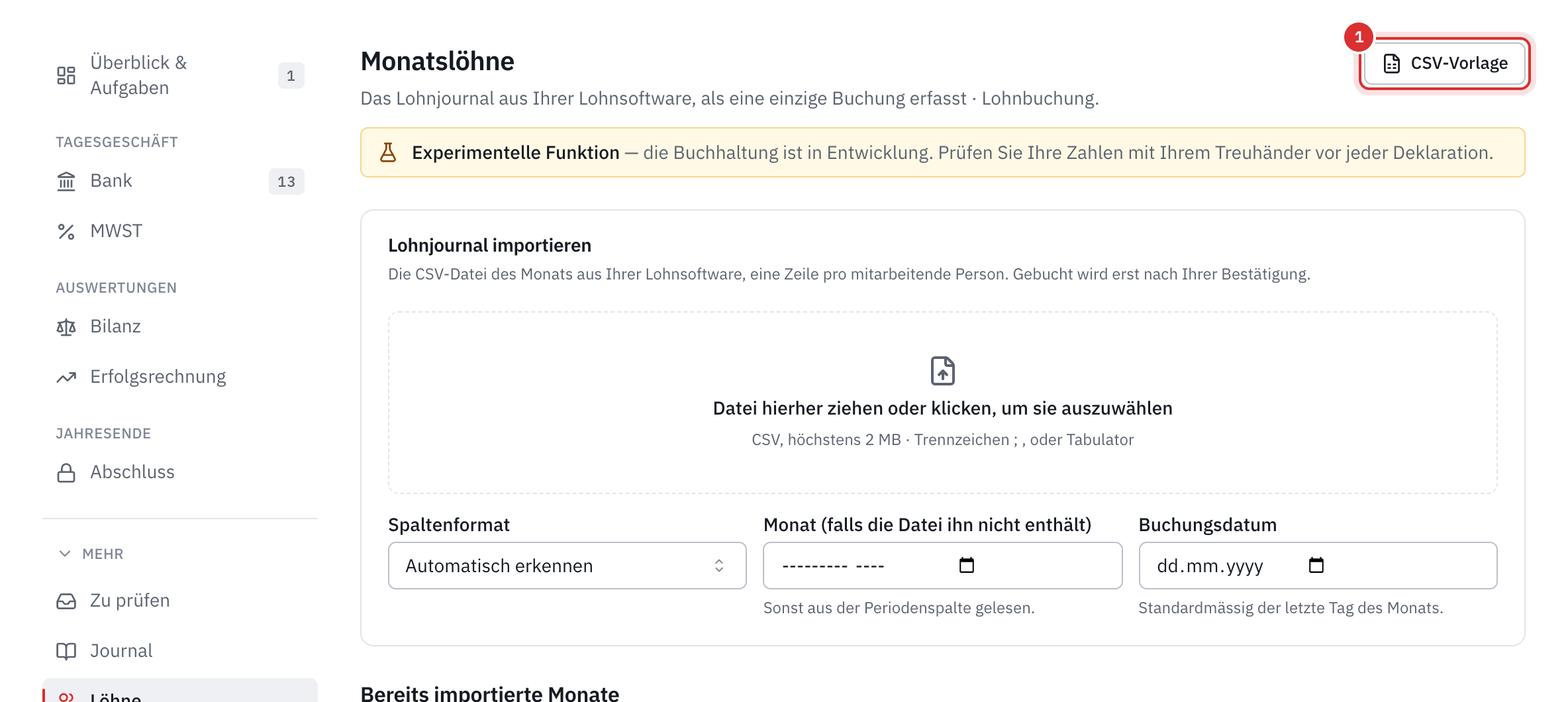Die Seite Monatslöhne der Buchhaltung: das Feld zum Ablegen des Journals, das Spaltenformat, der Monat und das Buchungsdatum.