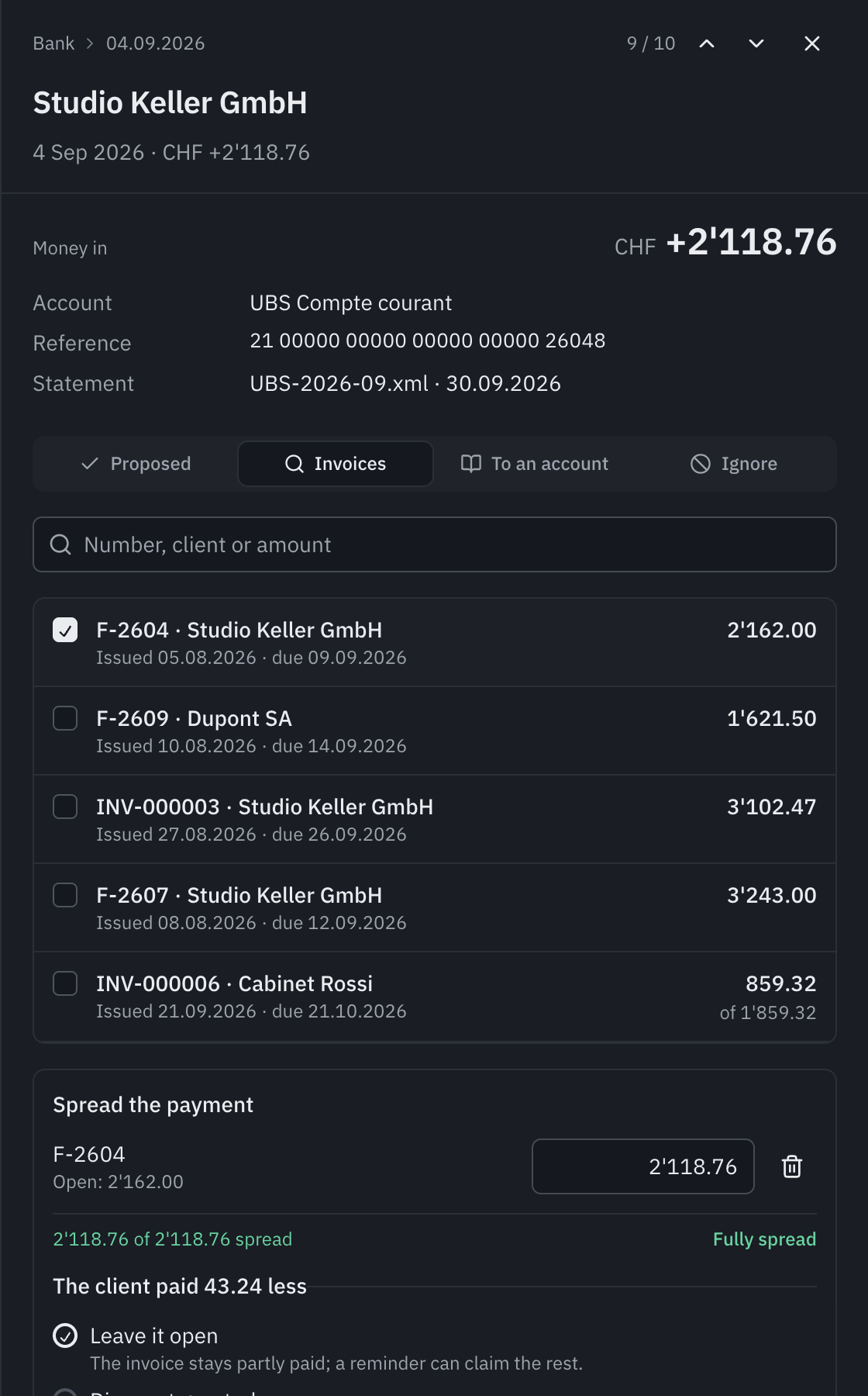 A payment of 2’118.76 spread over invoice F-2604 of 2’162.00, and the three choices for the missing 43.24: Leave it open, Discount granted, Bank fees kept by the customer.