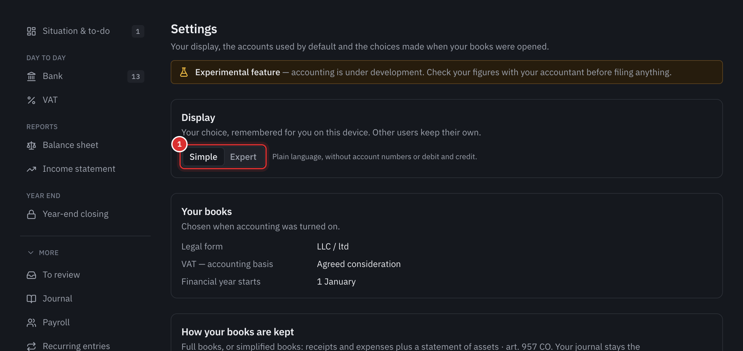The top of the settings: the choice of the Simple or Expert display, then the legal form, the VAT accounting basis and the start of the financial year.