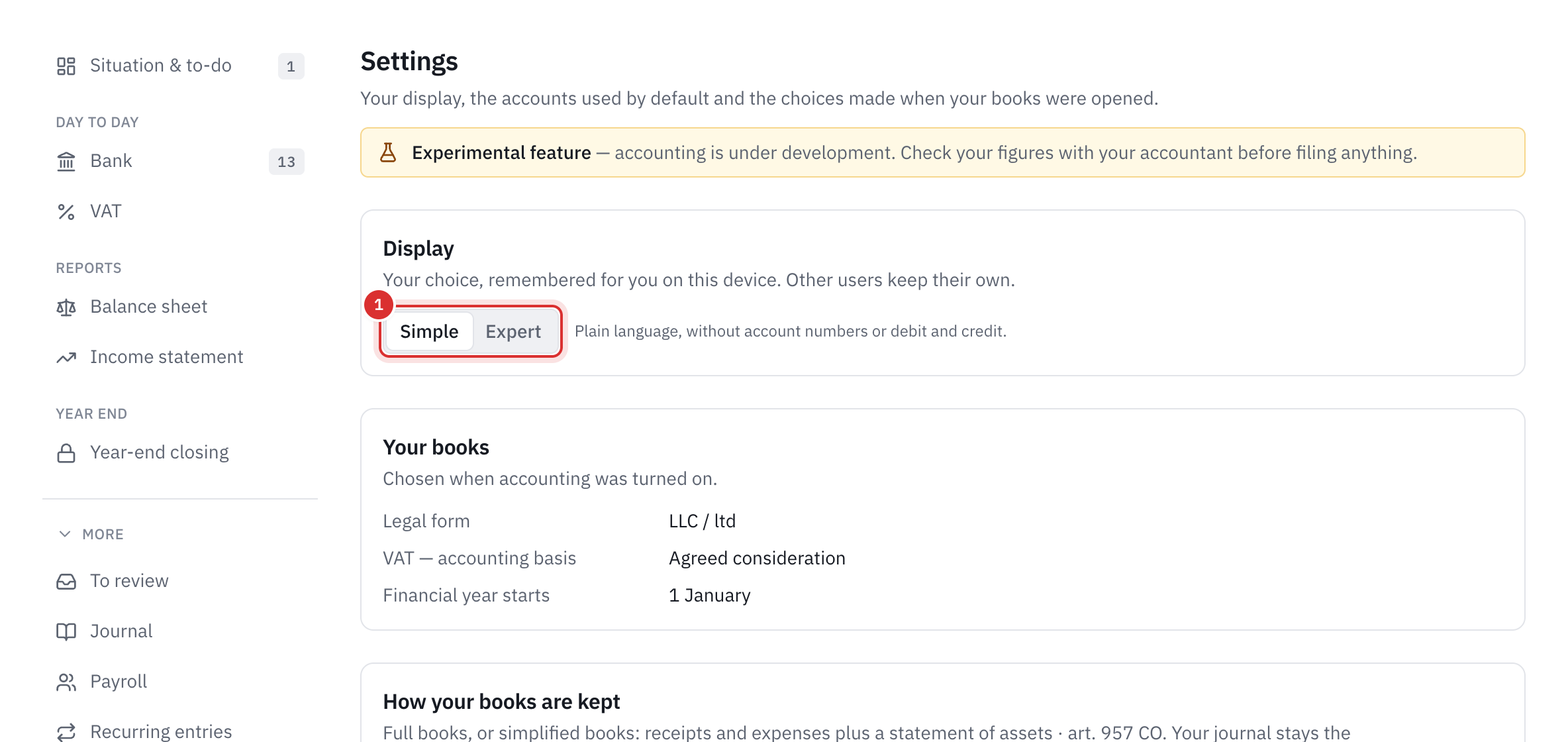 The top of the settings: the choice of the Simple or Expert display, then the legal form, the VAT accounting basis and the start of the financial year.