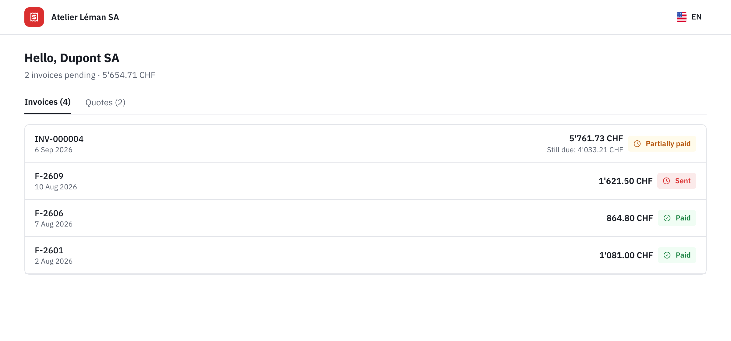 A client’s portal: their name, the number of pending invoices and their total, the Invoices and Quotes tabs, and the list of invoices with their amount, amount still to pay and status.