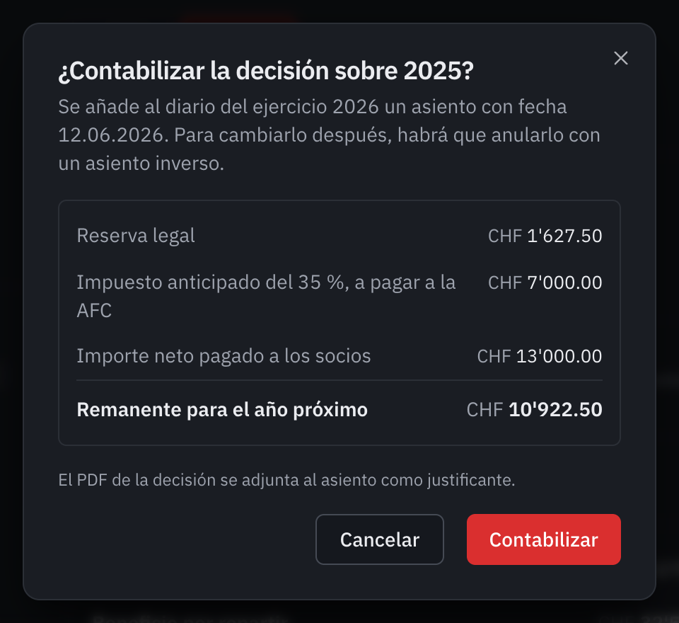 La ventana ¿Contabilizar la decisión sobre 2025?: el asiento con fecha 12.06.2026, la reserva legal, el impuesto anticipado, el importe neto y el remanente.