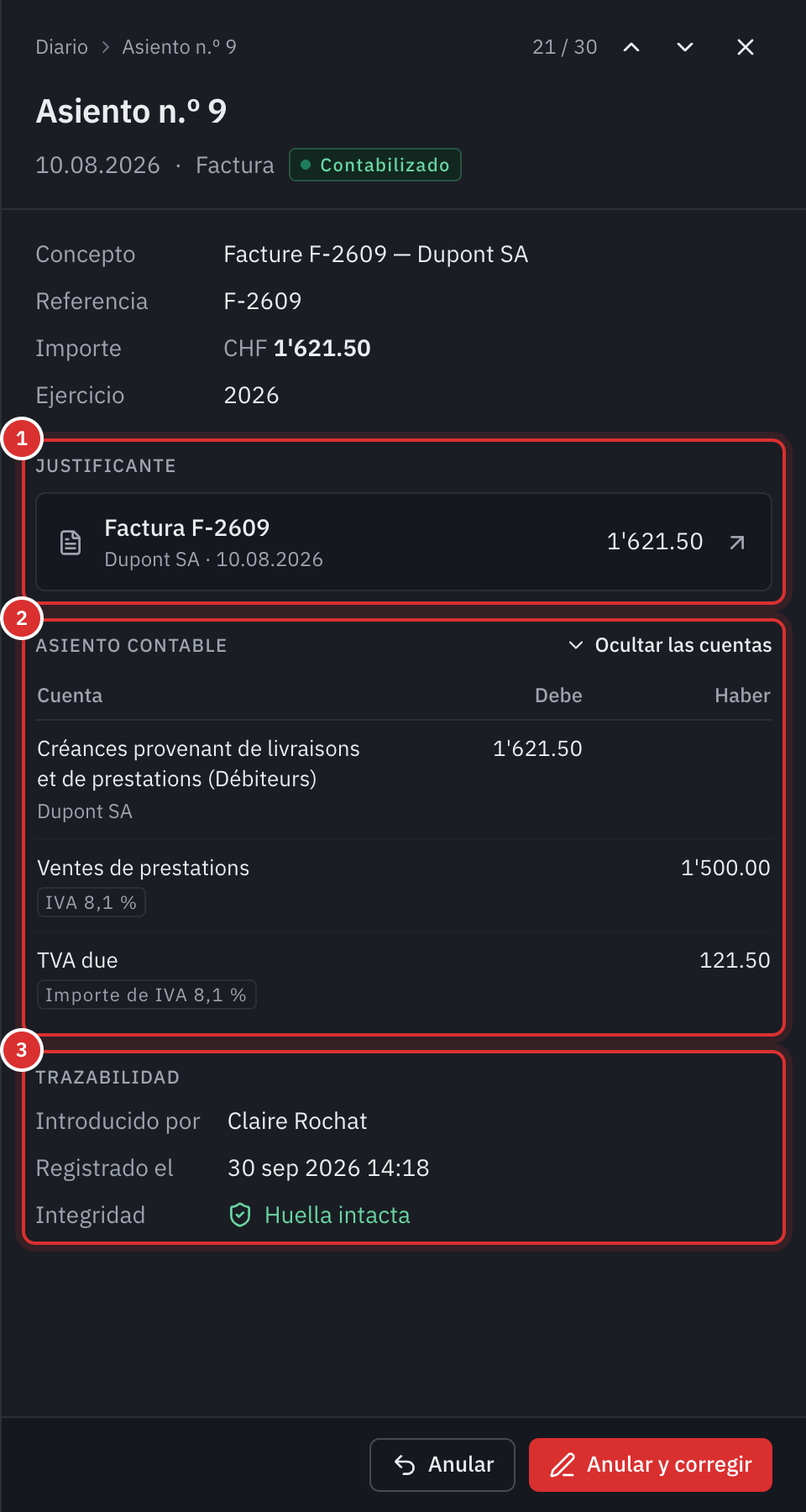 El panel de un asiento: la factura que lo justifica, sus líneas en el debe y en el haber, y su huella intacta.