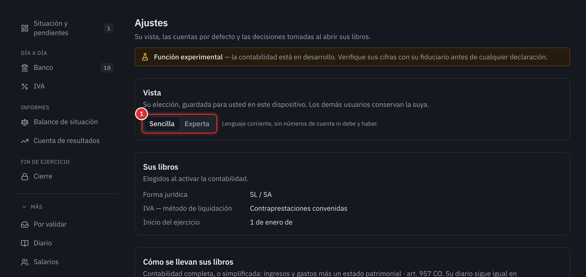 La parte superior de los ajustes: la elección de la vista Simple o Experta y, después, la forma jurídica, el método de liquidación del IVA y el inicio del ejercicio.