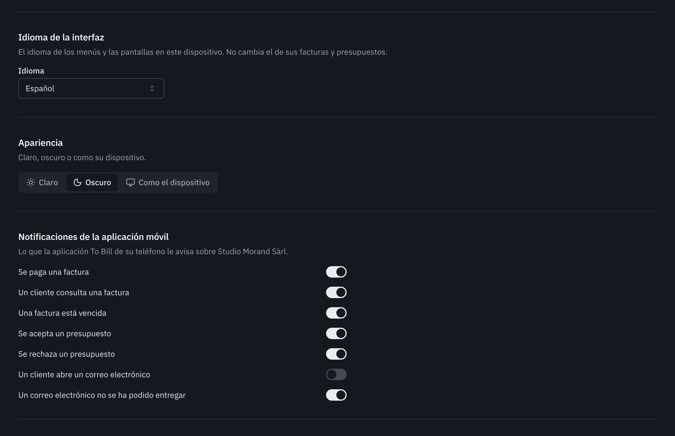 La continuación de Mi cuenta: el idioma de la interfaz, la apariencia Claro, Oscuro o Como el dispositivo, y las notificaciones de la app móvil para la empresa abierta.