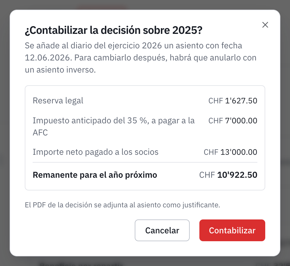 La ventana ¿Contabilizar la decisión sobre 2025?: el asiento con fecha 12.06.2026, la reserva legal, el impuesto anticipado, el importe neto y el remanente.