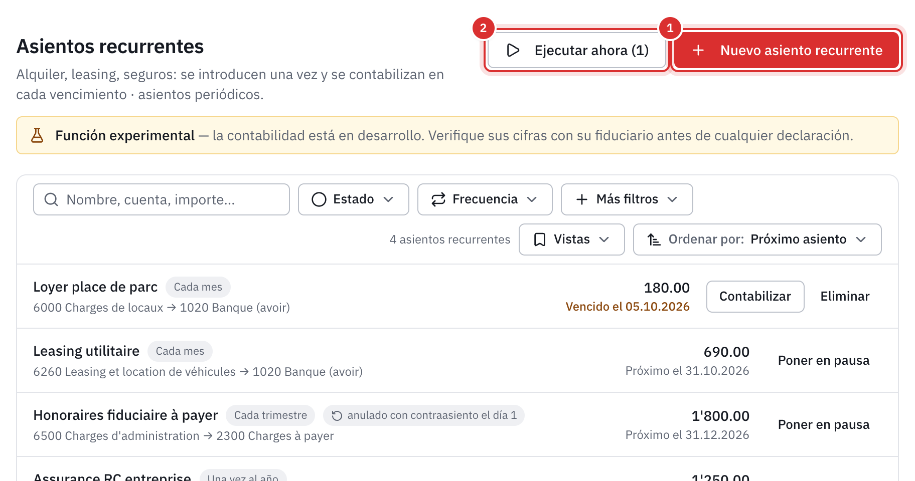 La lista de asientos recurrentes: un alquiler de plaza de aparcamiento vencido con el botón Contabilizar, un leasing, unos honorarios pendientes de pago anulados con contraasiento el día 1 y un seguro anual.