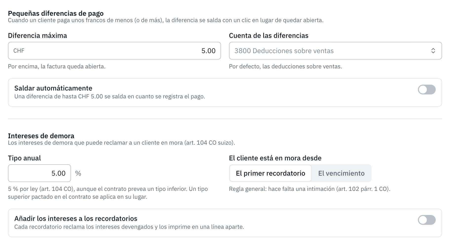 La sección Diferencias e intereses de demora: las pequeñas diferencias de pago, el tipo anual del 5 %, el inicio de la mora con el primer recordatorio y la opción de añadir los intereses a los recordatorios.