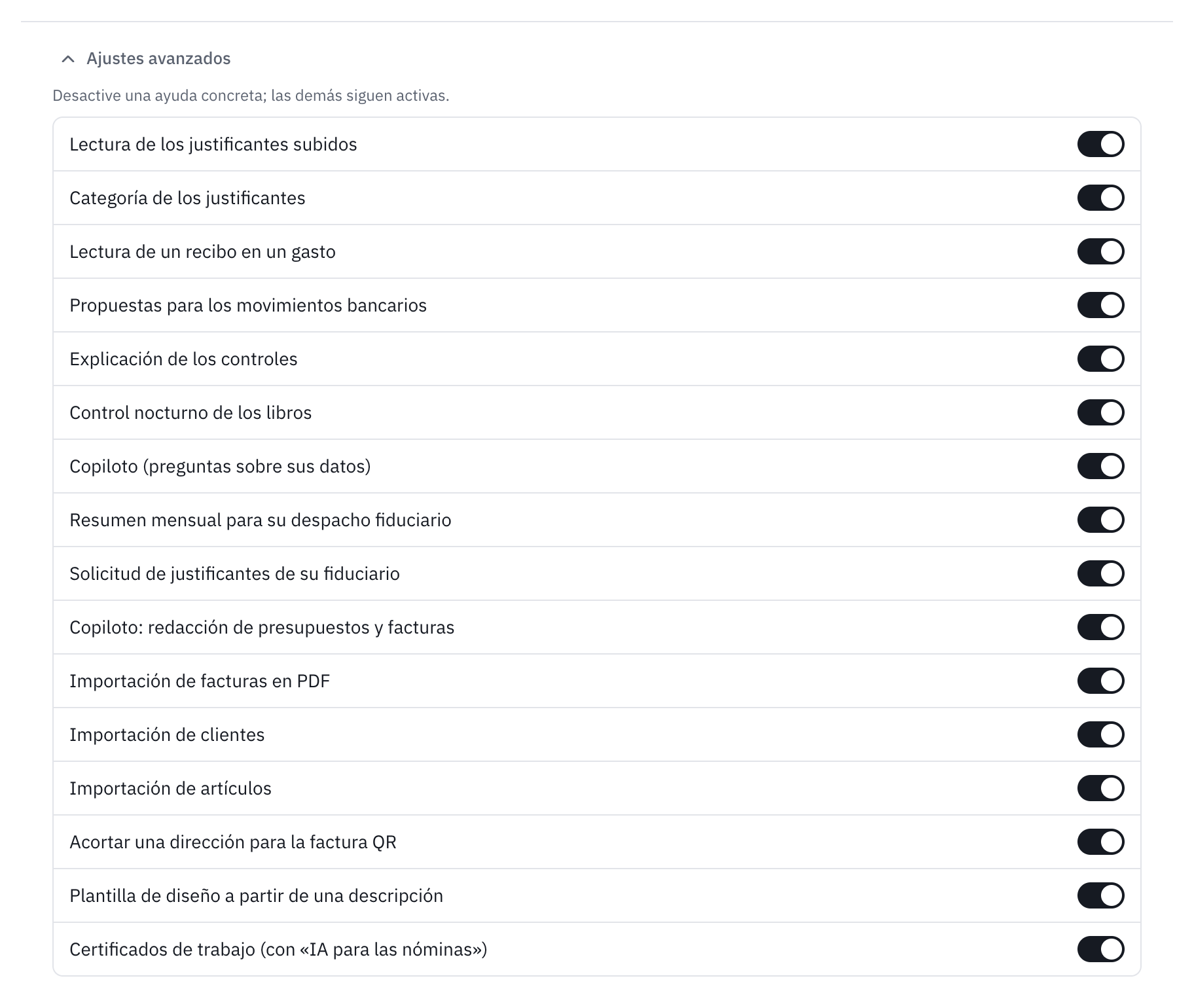 Los ajustes avanzados de la IA: un interruptor por ayuda, desde la lectura de los justificantes subidos hasta la plantilla de diseño.