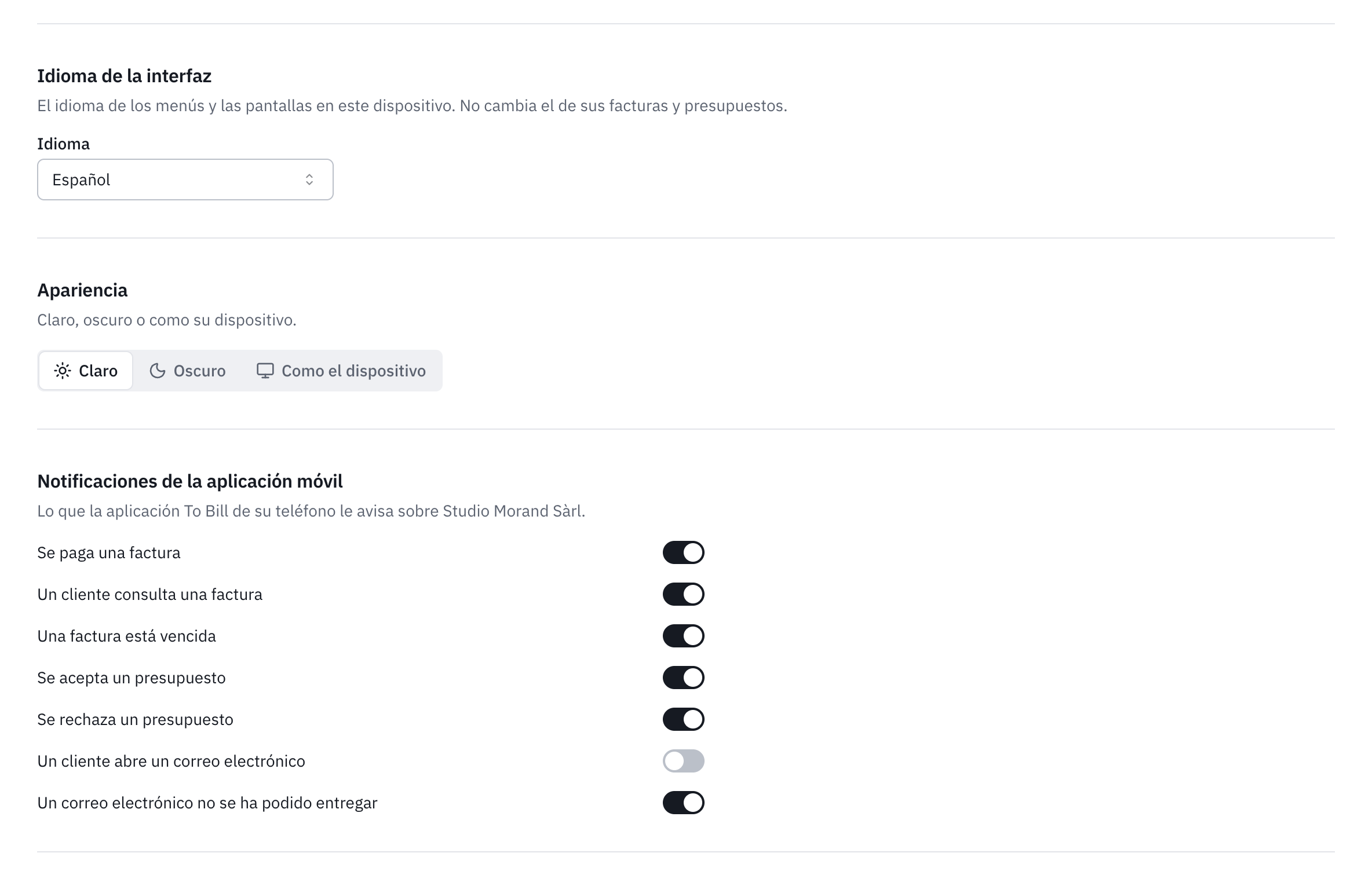 La continuación de Mi cuenta: el idioma de la interfaz, la apariencia Claro, Oscuro o Como el dispositivo, y las notificaciones de la app móvil para la empresa abierta.