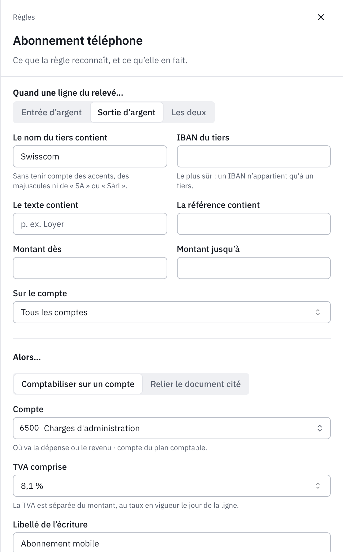 Le formulaire de la règle Abonnement téléphone : sortie d’argent, le nom du tiers contient Swisscom, comptabiliser sur le compte 6500 Charges d’administration, avec la TVA à 8,1 % comprise et le libellé de l’écriture.