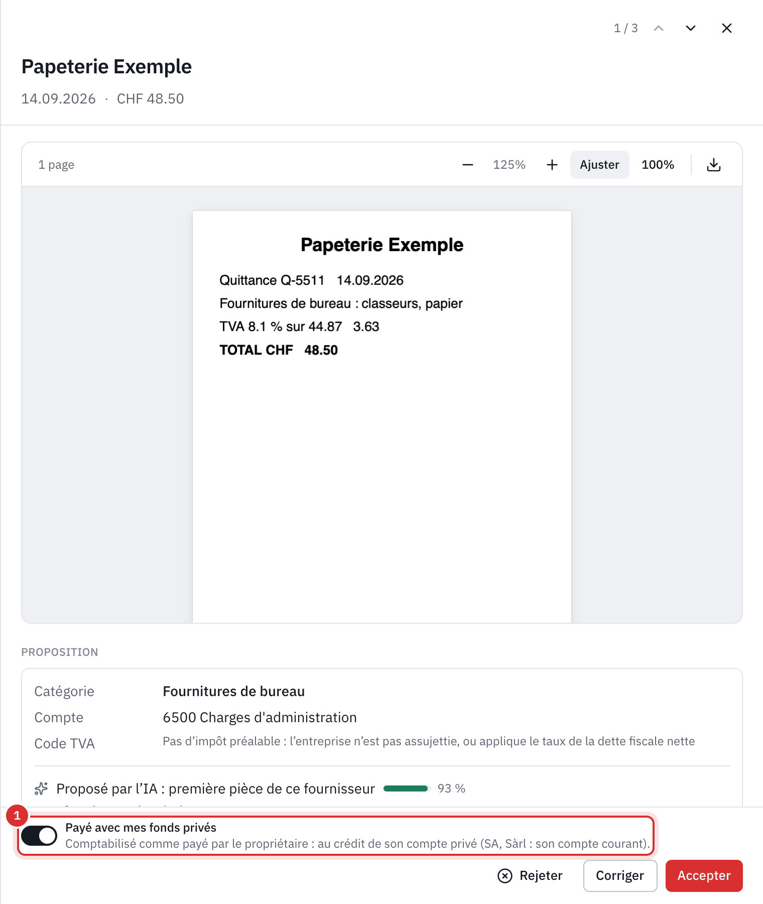 La fiche d’une pièce de Papeterie Exemple dans À valider : le reçu, la proposition Fournitures de bureau, et en bas l’interrupteur Payé avec mes fonds privés activé, avec les boutons Rejeter, Corriger et Accepter.