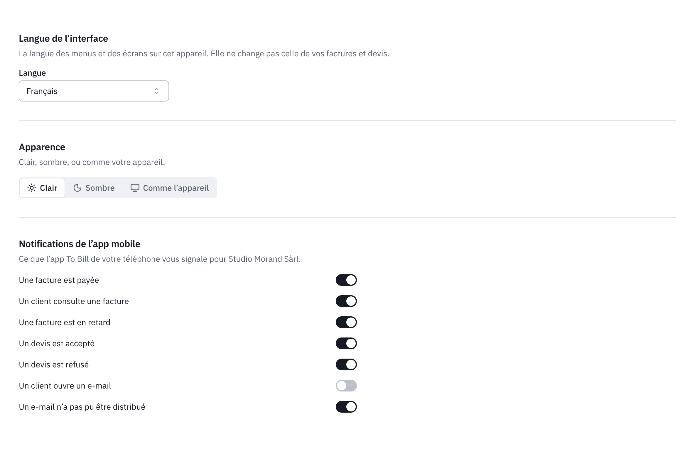 La suite de Mon compte : la langue de l’interface, l’apparence Clair, Sombre ou Comme l’appareil, et les notifications de l’app mobile pour l’entreprise ouverte.