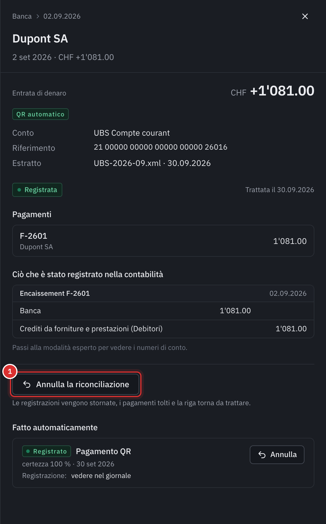 Una riga riconciliata automaticamente grazie al suo riferimento QR: il pagamento della fattura F-2601, la registrazione Banca contro Debitori e il pulsante Annullare la riconciliazione.