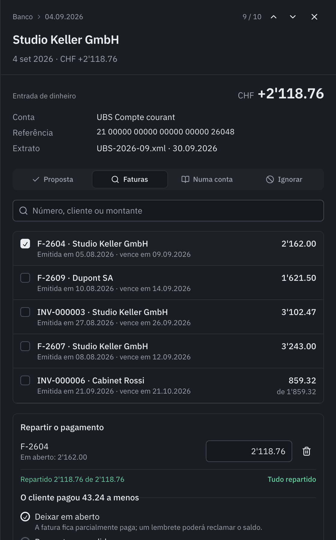 A repartição de um pagamento de 2’118.76 pela fatura F-2604 de 2’162.00, e as três opções para os 43.24 em falta: Deixar em aberto, Desconto concedido, Comissões bancárias retidas pelo cliente.
