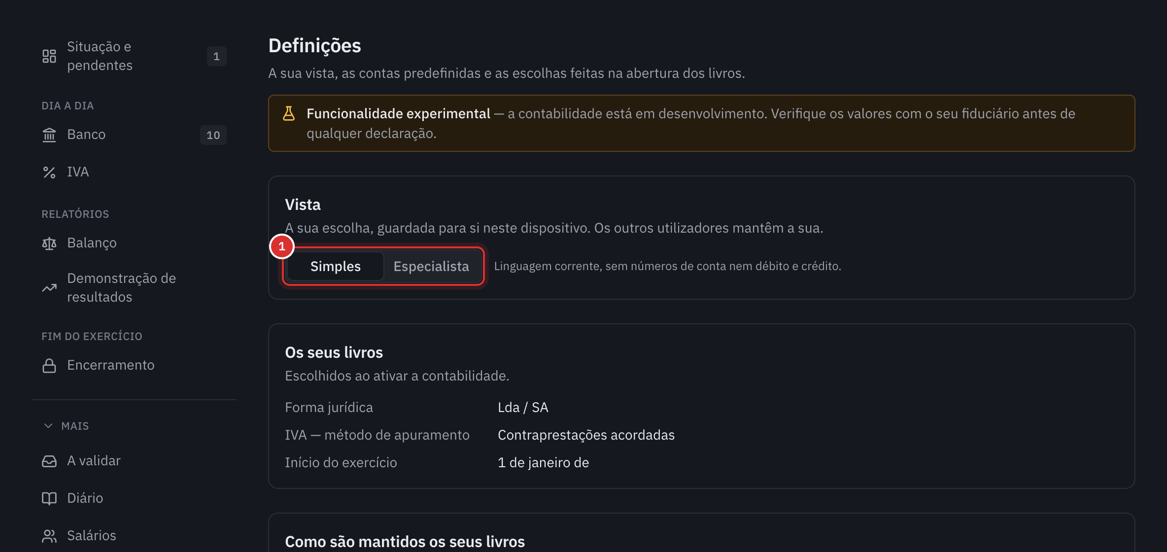 O topo das definições: a escolha da vista Simples ou Especialista e, depois, a forma jurídica, o método de apuramento do IVA e o início do exercício.