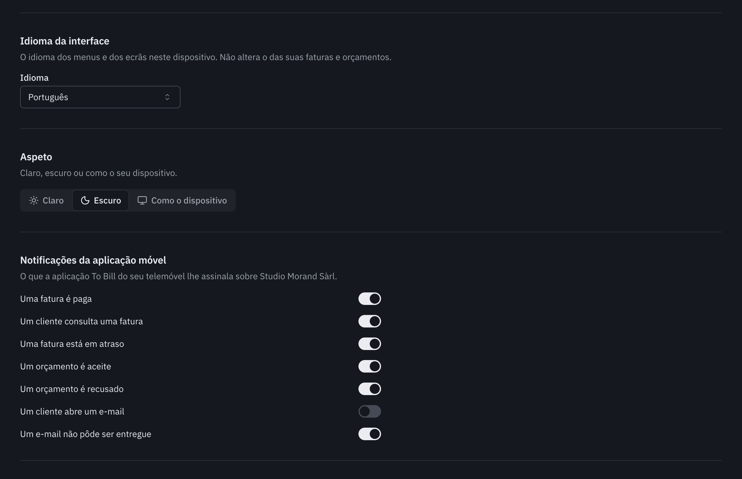 A continuação de A minha conta: o idioma da interface, o aspeto Claro, Escuro ou Como o dispositivo, e as notificações da aplicação móvel para a empresa aberta.