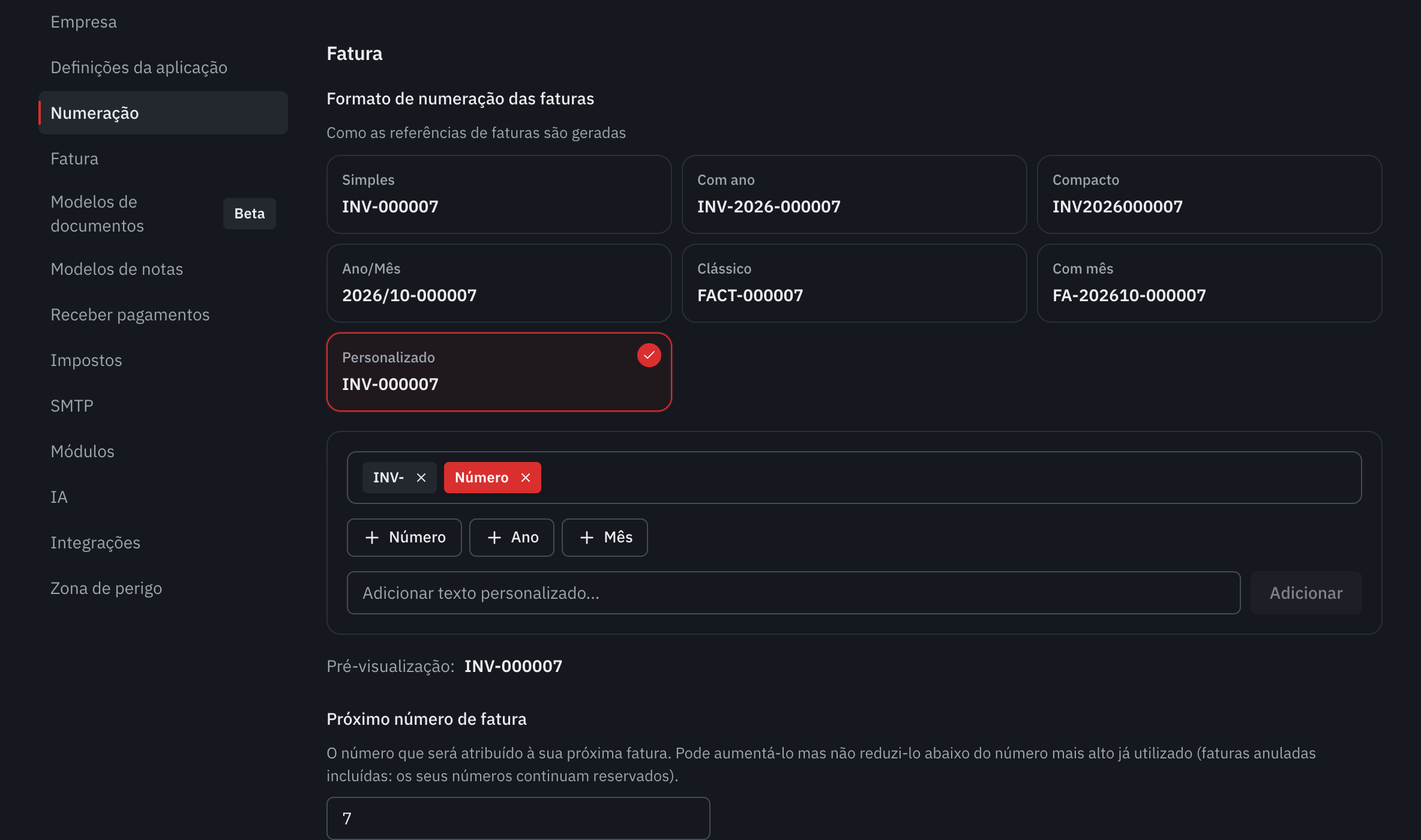 O editor de formato personalizado: os elementos do formato, os botões das variáveis e o campo de texto.