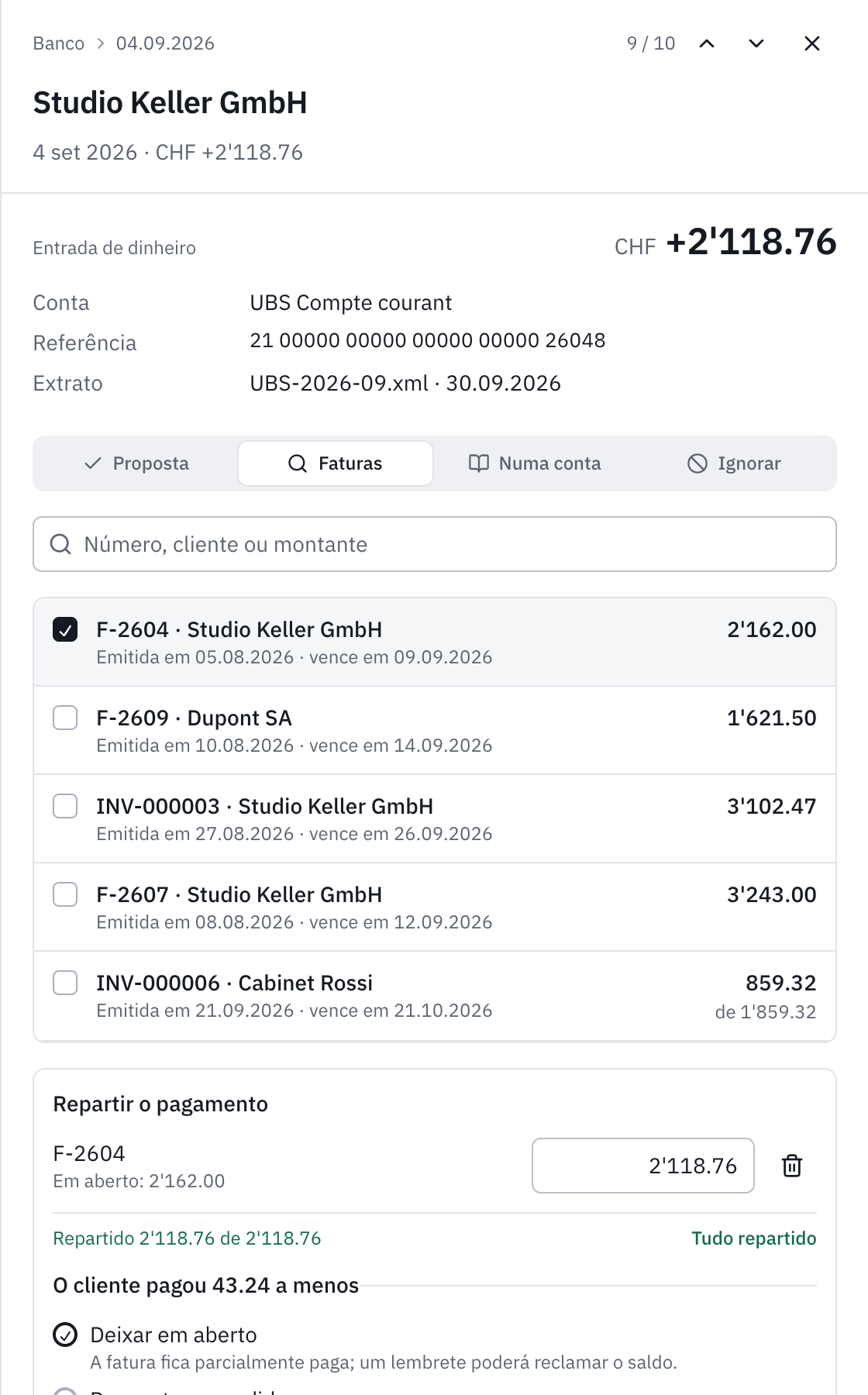 A repartição de um pagamento de 2’118.76 pela fatura F-2604 de 2’162.00, e as três opções para os 43.24 em falta: Deixar em aberto, Desconto concedido, Comissões bancárias retidas pelo cliente.