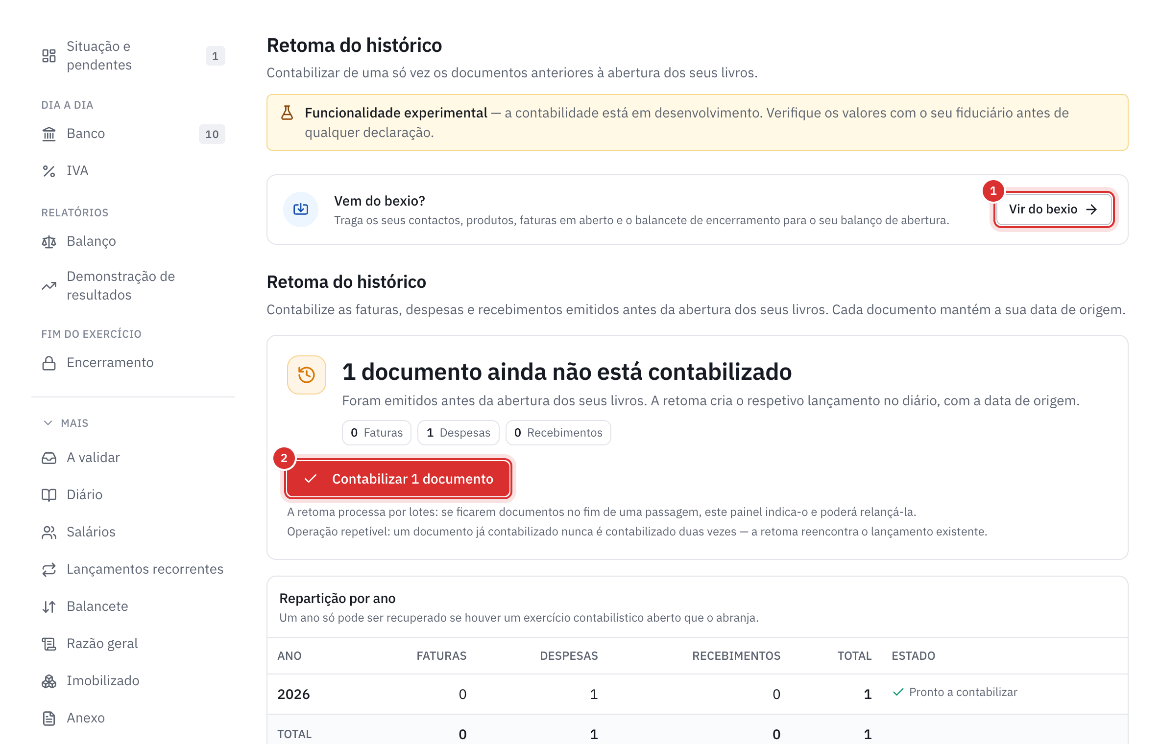 A página de retoma do histórico: a ligação Vir do bexio, um documento ainda não contabilizado, o botão Contabilizar 1 documento e a repartição por ano.