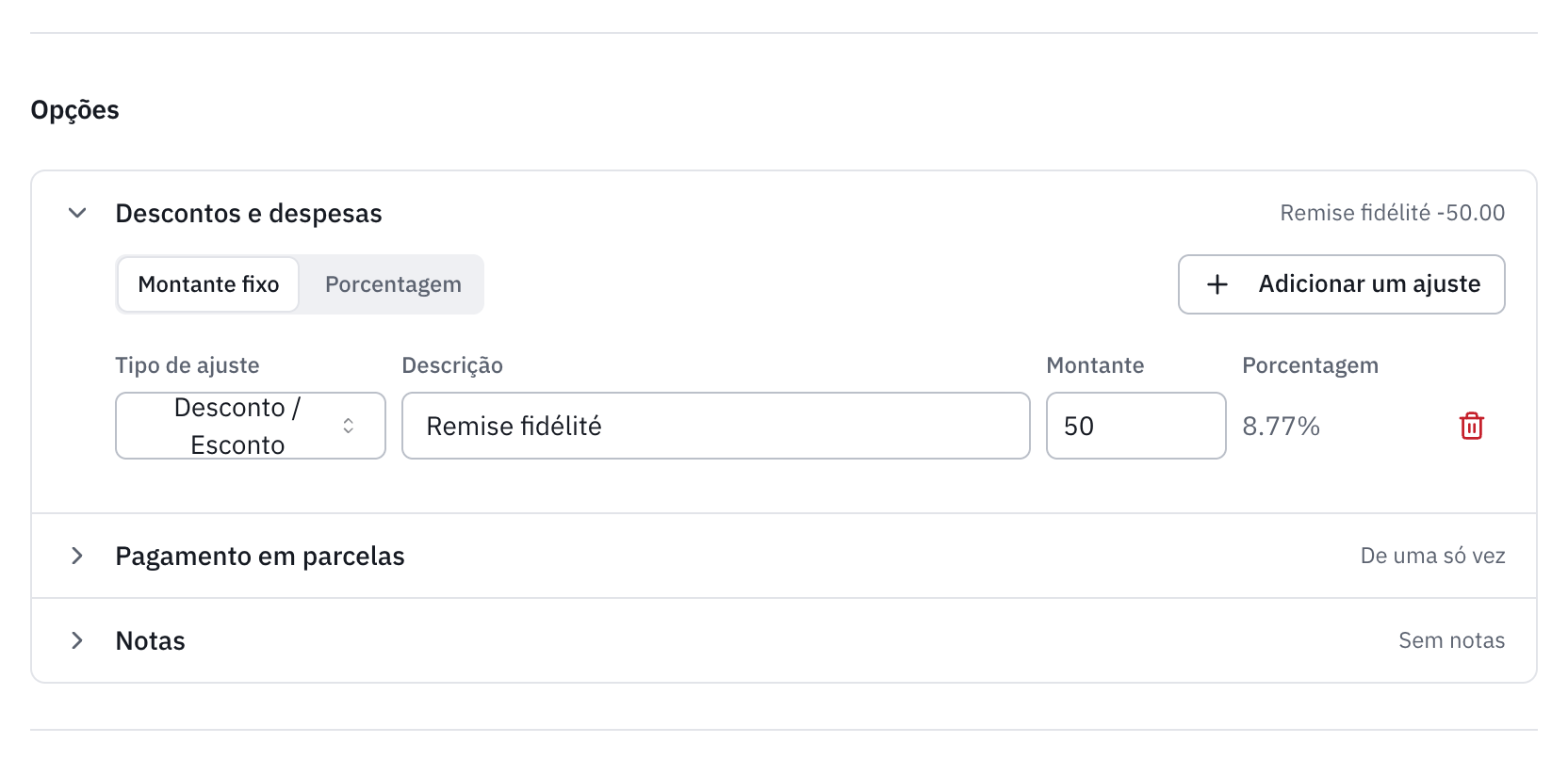 A parte Opções: Descontos e despesas aberto com um desconto Desconto de fidelidade de 50, Pagamento em parcelas e Notas fechados, com o resumo De uma só vez e Sem notas.