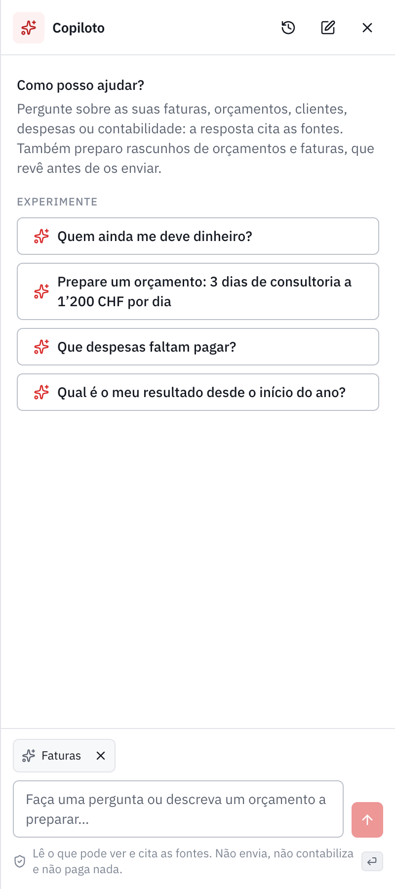 O painel Copiloto à direita das faturas: Como posso ajudar?, perguntas para experimentar, a etiqueta da página e o campo da pergunta.