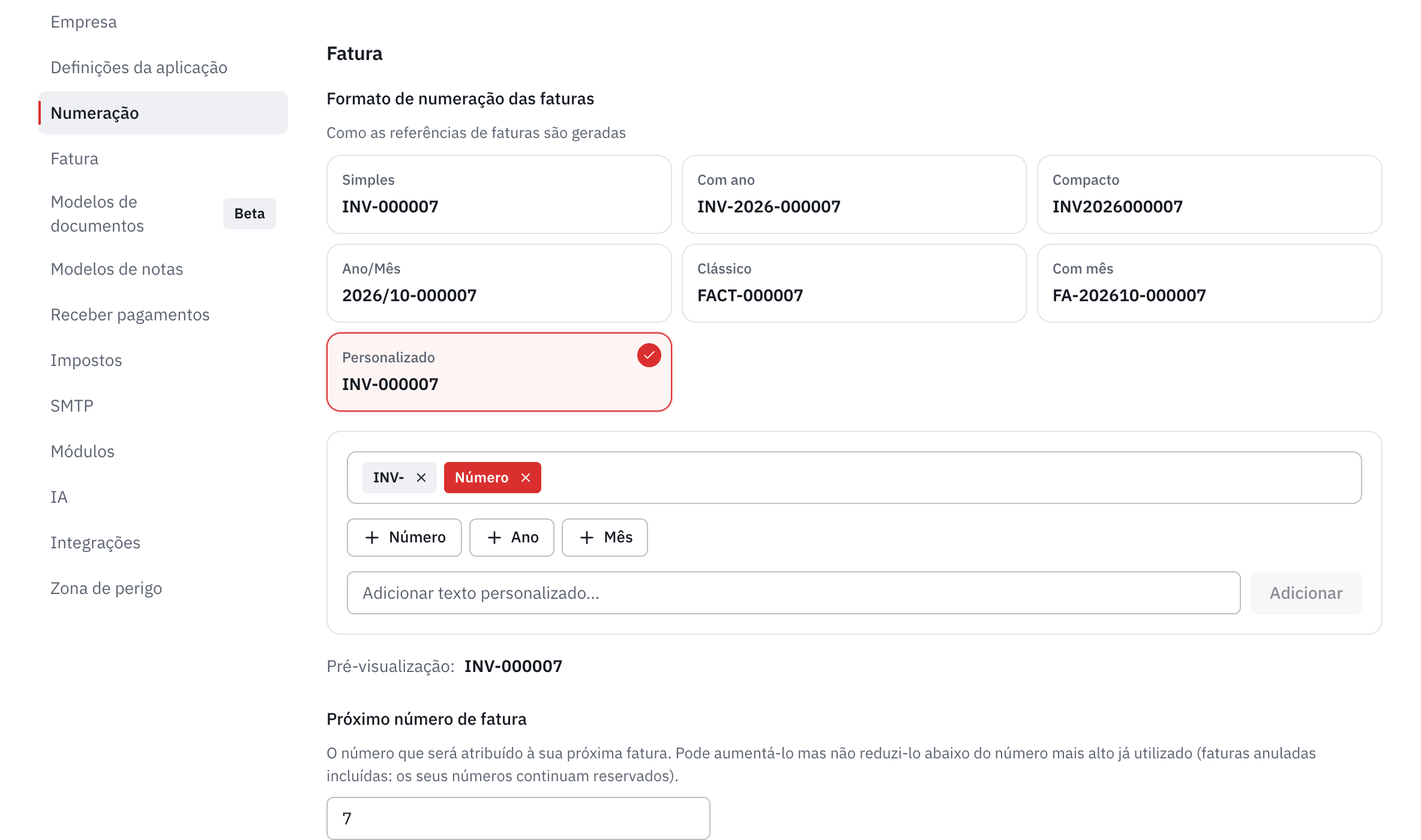 O editor de formato personalizado: os elementos do formato, os botões das variáveis e o campo de texto.