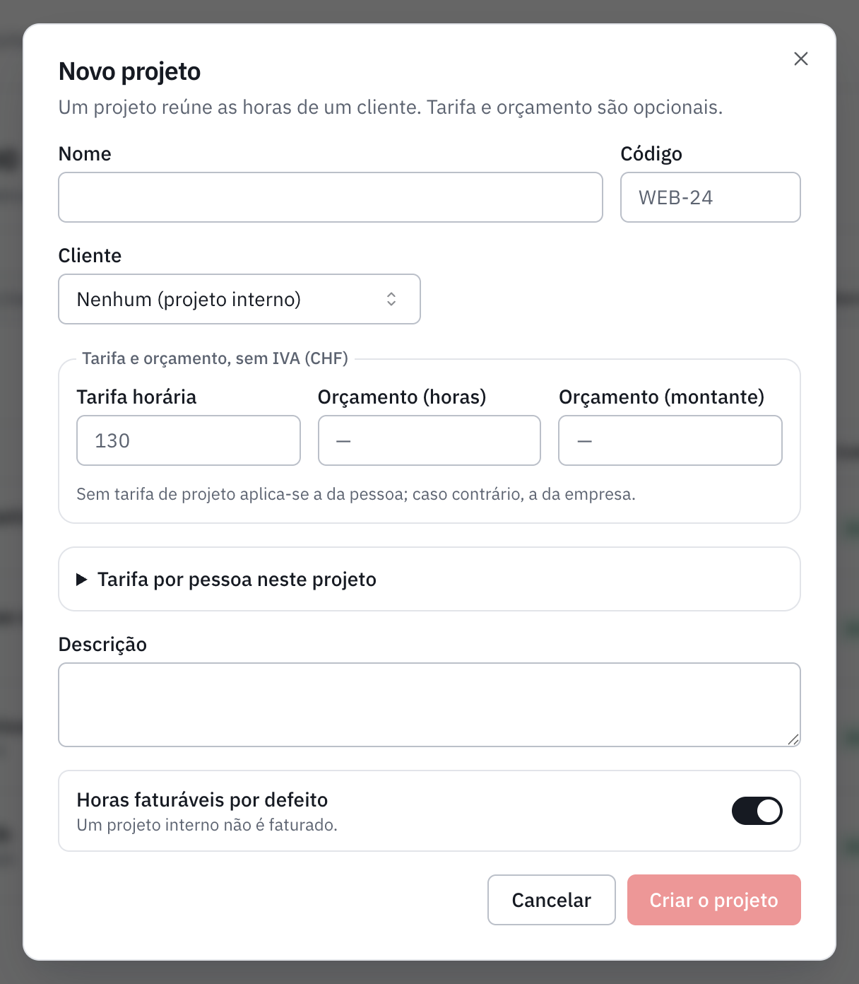 A janela Novo projeto: nome, código, cliente, tarifa e orçamento, tarifa por pessoa, descrição e horas faturáveis por defeito.