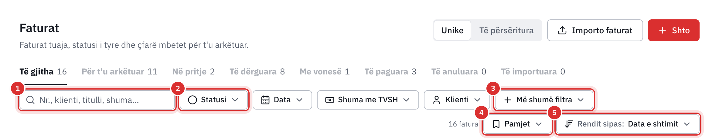 Shiriti i veglave i listës së faturave: kërkimi, filtrat Statusi, Data, Shuma me TVSH dhe Klienti, Më shumë filtra, Pamjet dhe Rendit sipas.