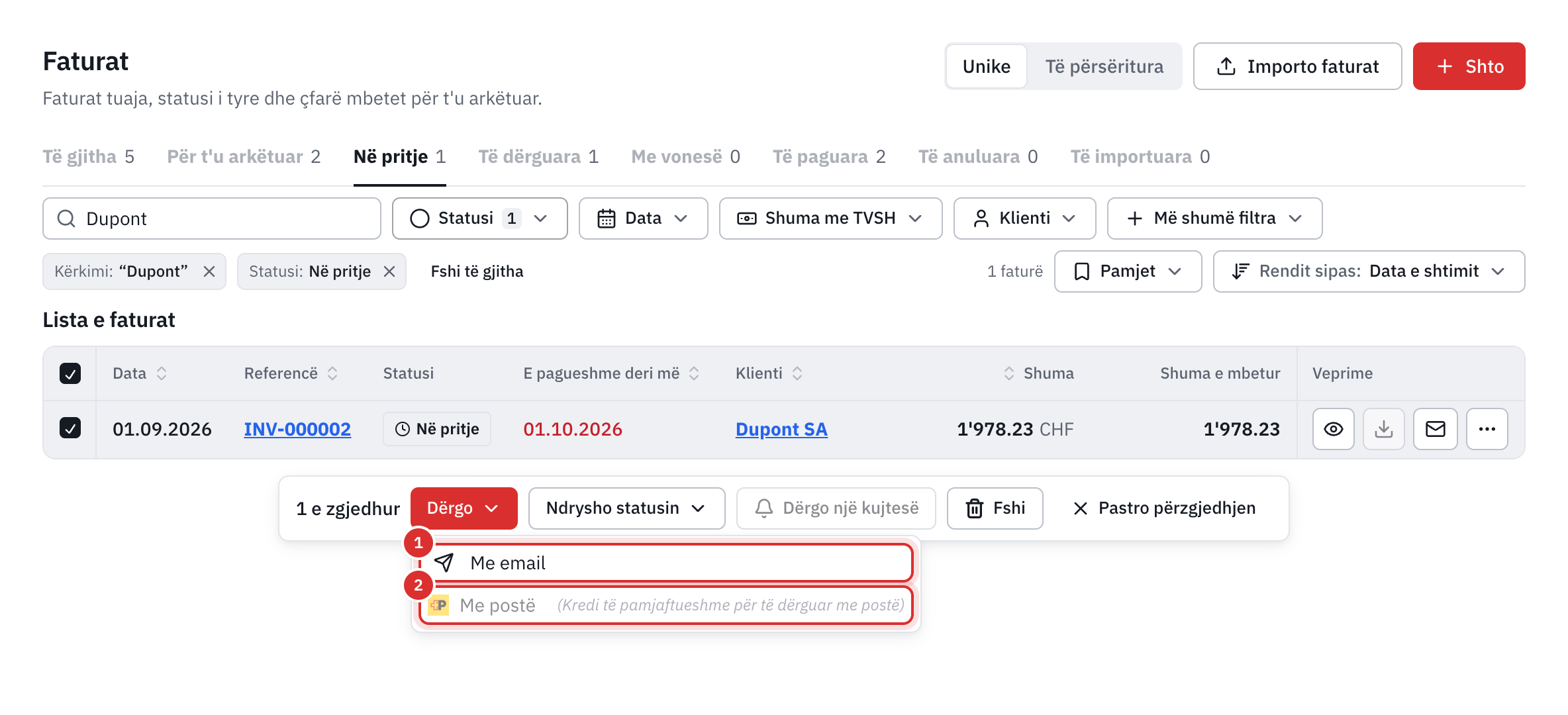 Lista e faturave me një faturë të shënuar dhe menunë Dërgo të hapur: Me email dhe Me postë.