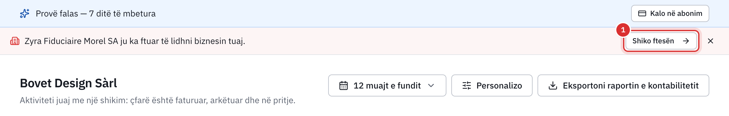 Paneli i klientit me shiritin e ftesës së zyrës dhe butonin Shiko ftesën.