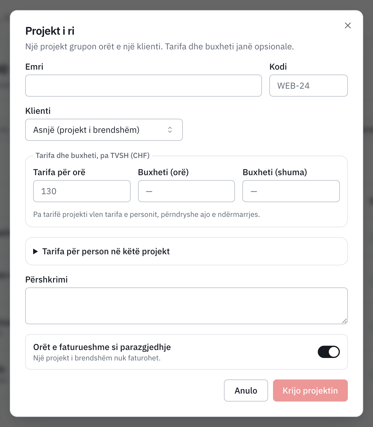Dritarja Projekt i ri: emri, kodi, klienti, tarifa dhe buxheti, tarifa për person, përshkrimi dhe orët e faturueshme si parazgjedhje.